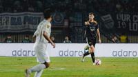 BRI Super League: Kembali ke Bandung, Nick Kuipers Senang dengan Kehadiran Bobotoh saat Dewa United Hadapi Persib